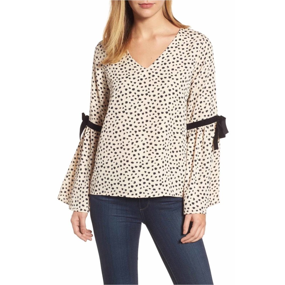 Halogen bell sleeve velvet tie top beige black 1X